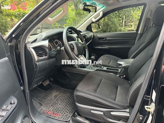 Toyota Hilux 2.4G Đen