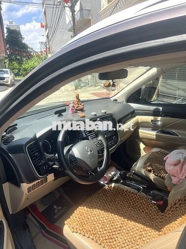 Mitsubishi Outlander Nâu 7 chỗ