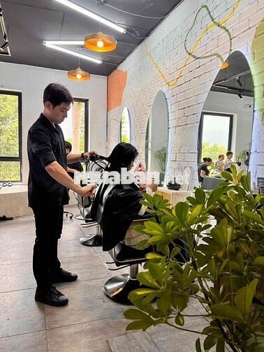 Tuyển thợ gội/ thợ phụ salon