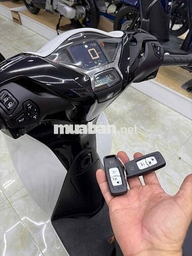 Honda SH 160 ABS 2024 1600km Trắng đen