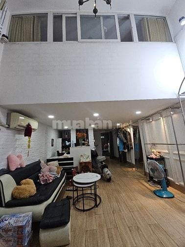 CHO THUÊ HOẶC BÁN NHÀ SÁT MẶT TIỀN XE TẢI PHẠM ĐÔN Q5