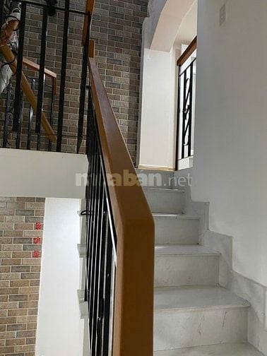 CHO THUÊ HOẶC BÁN NHÀ SÁT MẶT TIỀN XE TẢI PHẠM ĐÔN Q5