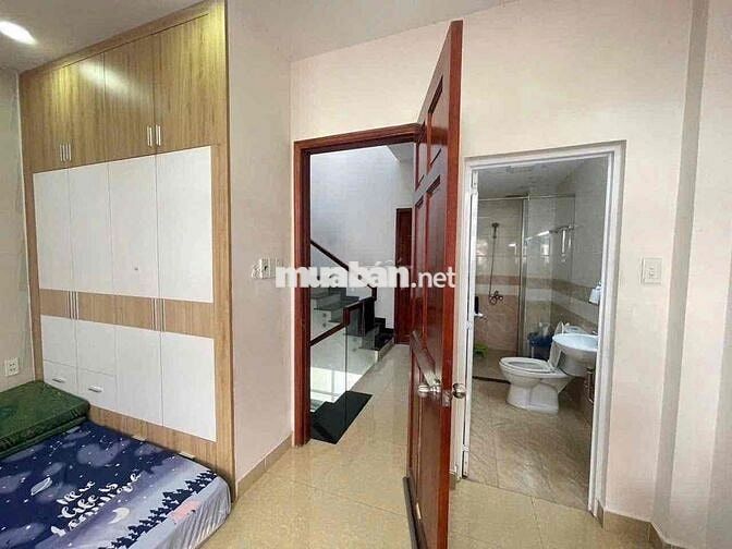 Cho thuê phòng trong khu nhà phố cao cấp, đối diện Vạn Phúc city.