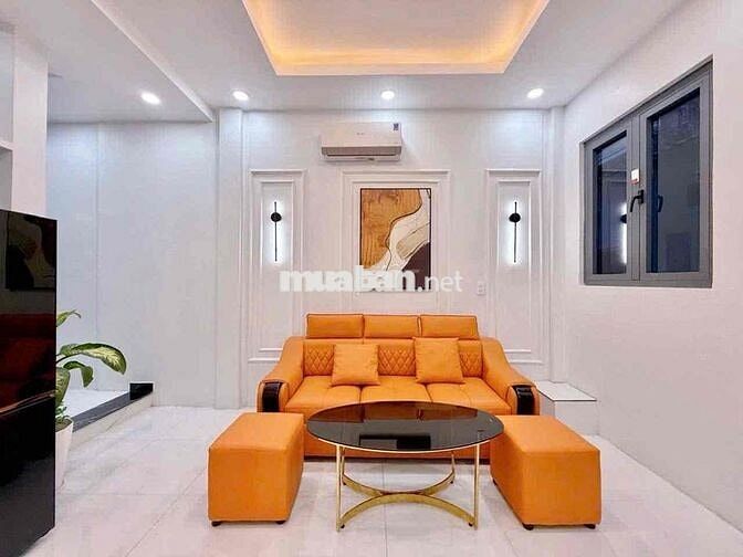Nhà mới 100% tặng full nội thất , trung tâm Phú Nhuận