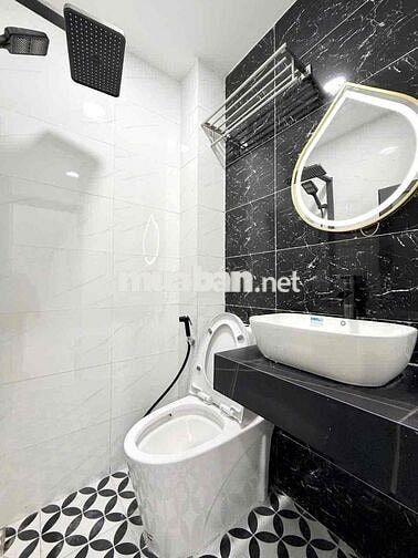 Nhà mới 100% tặng full nội thất , trung tâm Phú Nhuận