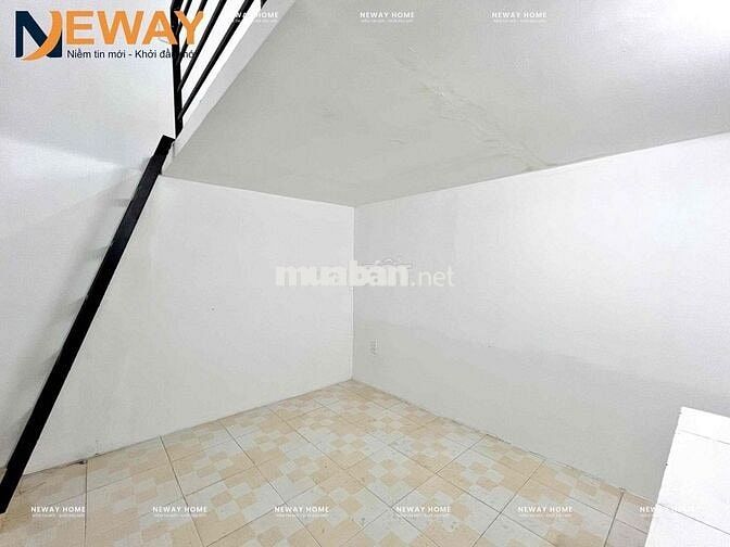 Phòng trọ giá rẻ, sẵn máy lạnh, gác cao ngay Luỹ Bán Bích, vào ở liền