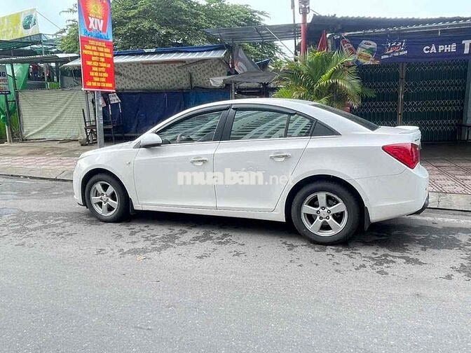 Chevrolet Cruze LTZ Trắng 5 chỗ
