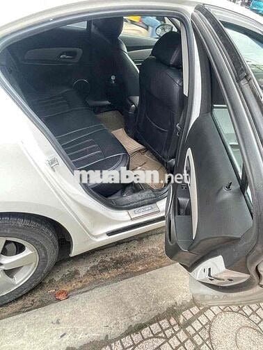 Chevrolet Cruze LTZ Trắng 5 chỗ