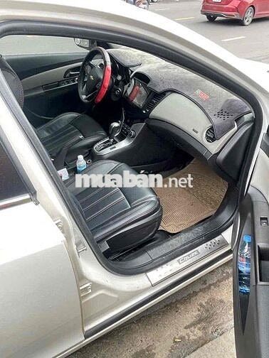 Chevrolet Cruze LTZ Trắng 5 chỗ