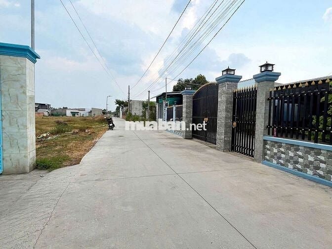 Đất 10 x 41m full thổ. Hẽm ôtô gần ngã 3 Mỹ Hạnh - Giáp Hóc Môn