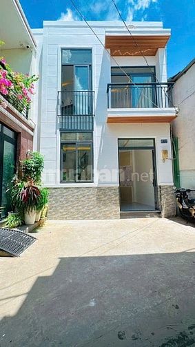 Cần bán nhà mới vào ở liền ngay cầu Rạch Ông Quận 7
