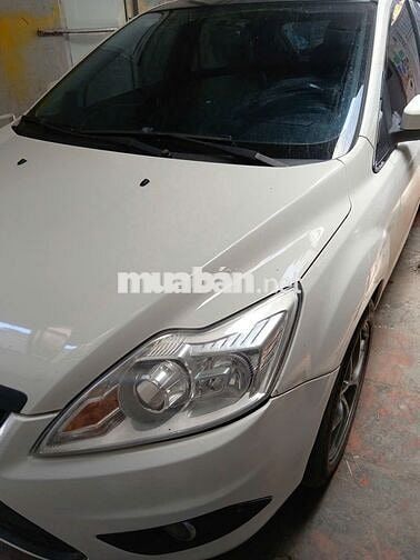 Ford Focus Trắng số tự động
