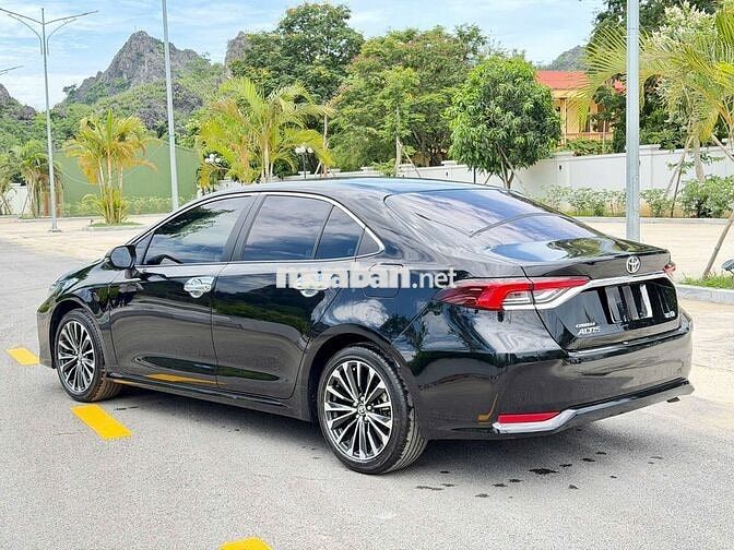 Toyota Corolla Altis 2024 1.8V Đen Rất Mới