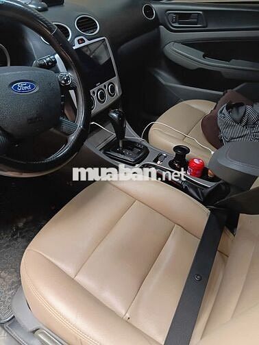 Ford Focus Trắng số tự động