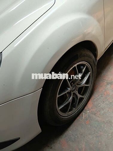Ford Focus Trắng số tự động