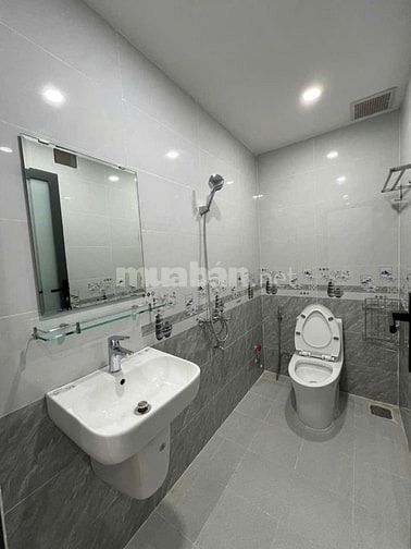 Cho thuê nhà mới xây Nguyễn Khoái, Phường 2, Vĩnh Hội, 1 lầu, 2 phòng