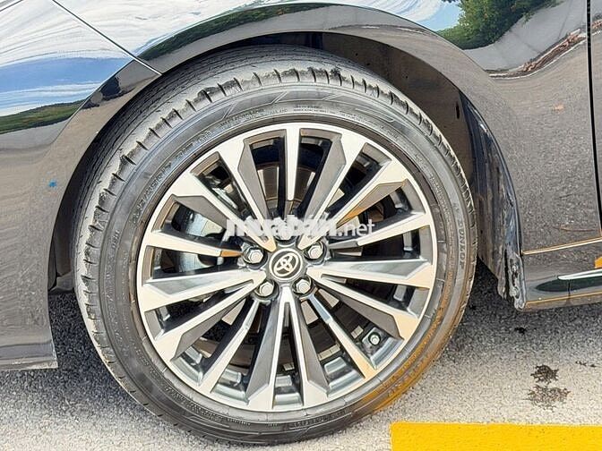 Toyota Corolla Altis 2024 1.8V Đen Rất Mới