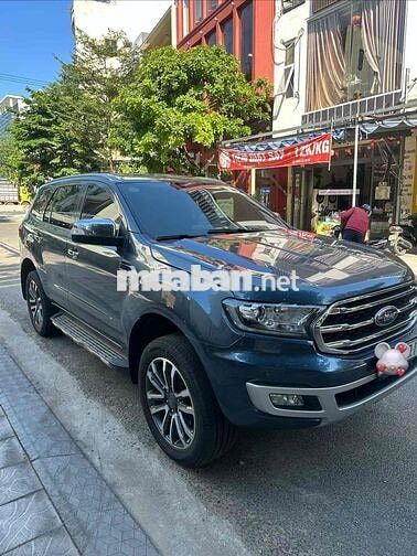 Ford Everest Titanium Xanh
