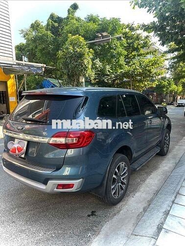 Ford Everest Titanium Xanh