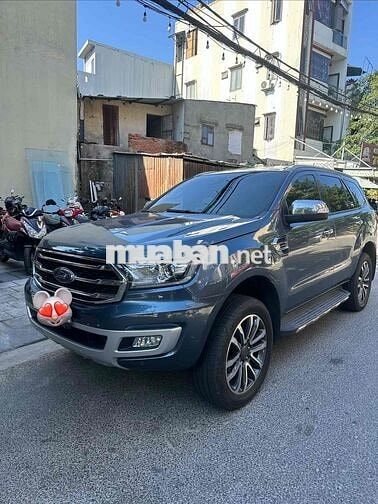 Ford Everest Titanium Xanh