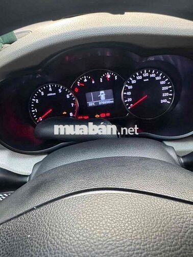 Kia Rondo Trắng Số sàn 276656 km