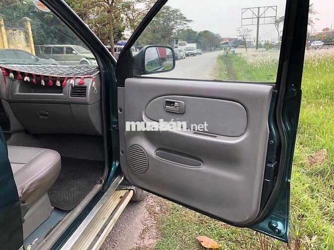 Isuzu 8 chỗ Xanh, Bạc