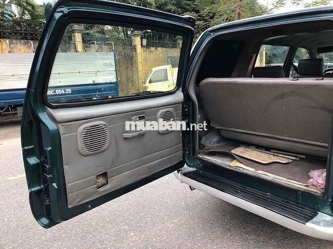 Isuzu 8 chỗ Xanh, Bạc