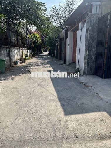 Chỉ còn 1 phòng lửng có ban công mới xây