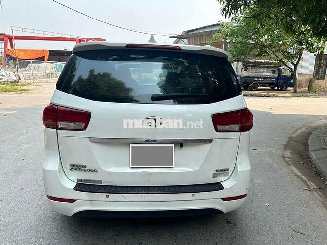 Kia Sedona model 2018 máy dầu màu trắng