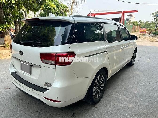 Kia Sedona model 2018 máy dầu màu trắng