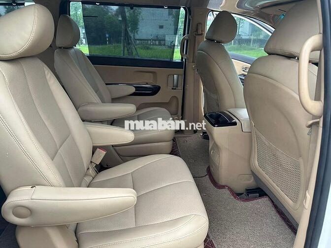 Kia Sedona model 2018 máy dầu màu trắng
