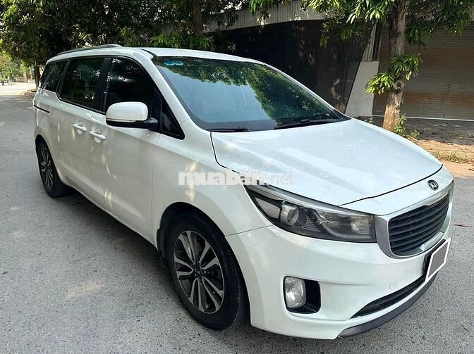 Kia Sedona model 2018 máy dầu màu trắng