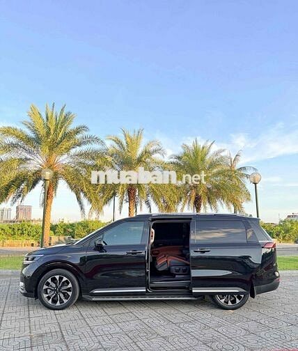 Kia Carnival Signature 2.2D 2023 Đen 5 vạn km