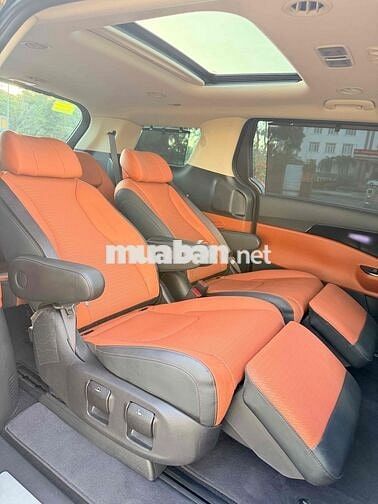 Kia Carnival Signature 2.2D 2023 Đen 5 vạn km