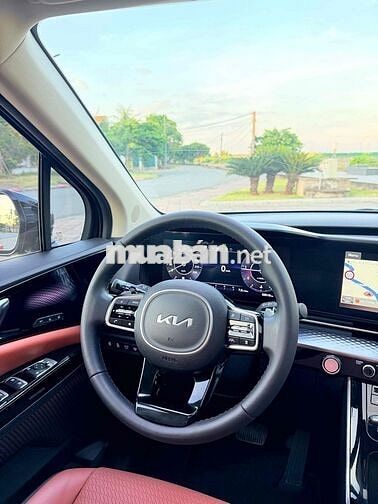 Kia Carnival Signature 2.2D 2023 Đen 5 vạn km