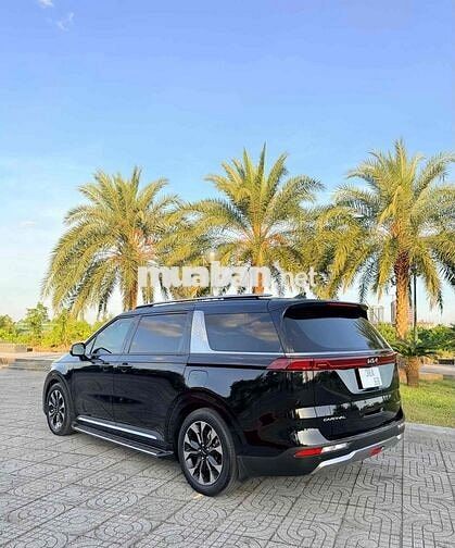 Kia Carnival Signature 2.2D 2023 Đen 5 vạn km