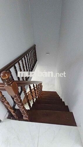 Thuê Nhà Nguyên Căn Rộng 90m^2 4pn 2 wc Nhà Trống Vào Ở Ngay