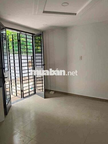 nhà Cấp 4 ngang 4 * 10 _ Có gác _ HXh _ Ngay Ngã tư ga