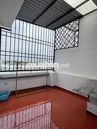nhà Cấp 4 ngang 4 * 10 _ Có gác _ HXh _ Ngay Ngã tư ga