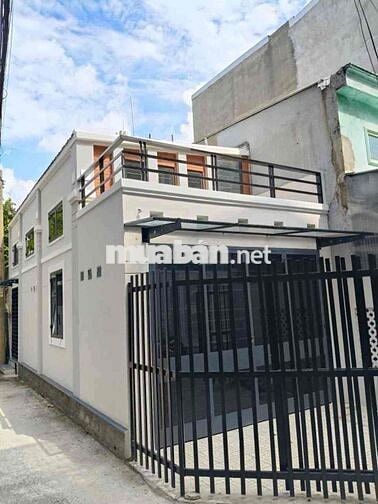 nhà Cấp 4 ngang 4 * 10 _ Có gác _ HXh _ Ngay Ngã tư ga
