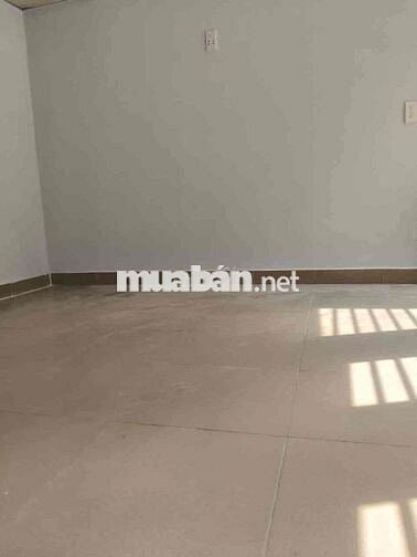 nhà Cấp 4 ngang 4 * 10 _ Có gác _ HXh _ Ngay Ngã tư ga
