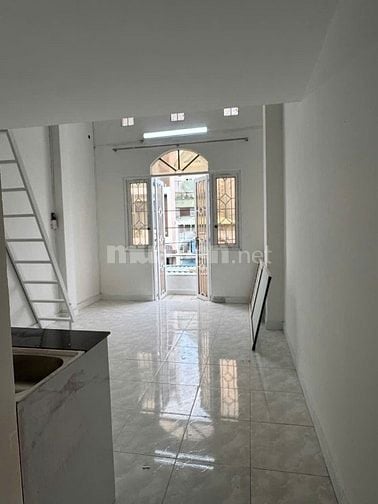Cho Thuê Nhà NC Mặt Tiền Chợ 8PN 8 WC Q Phú Nhuận 