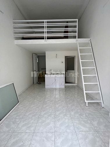 Cho Thuê Nhà NC Mặt Tiền Chợ 8PN 8 WC Q Phú Nhuận 