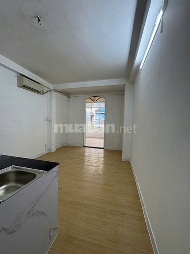 Cho Thuê Nhà NC Mặt Tiền Chợ 8PN 8 WC Q Phú Nhuận 
