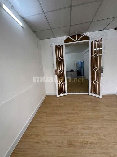 Cho Thuê Nhà NC Mặt Tiền Chợ 8PN 8 WC Q Phú Nhuận 