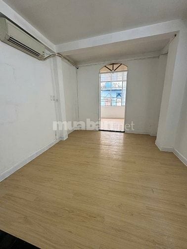 Cho Thuê Nhà NC Mặt Tiền Chợ 8PN 8 WC Q Phú Nhuận 