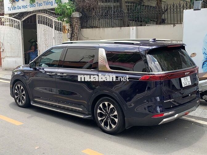 Kia Carnival 2022 Signature xanh