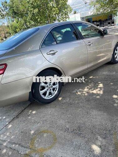Toyota Camry nhập Mỹ màu Vàng cát