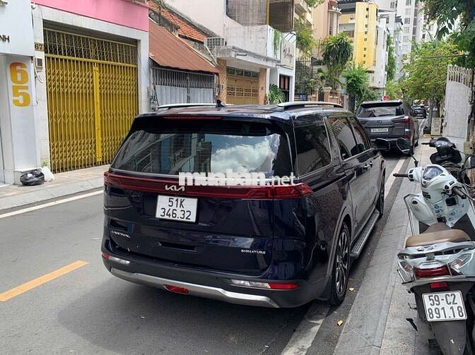 Kia Carnival 2022 Signature xanh