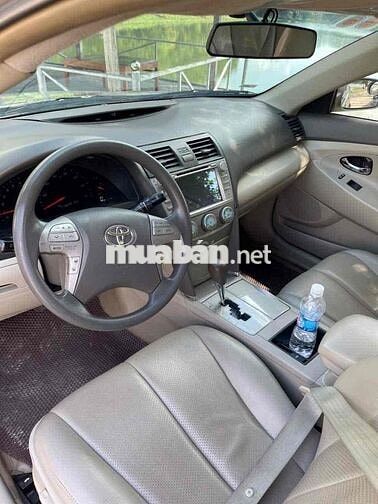 Toyota Camry nhập Mỹ màu Vàng cát
